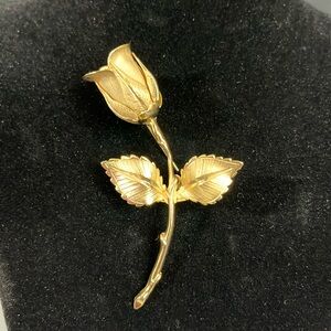 Vintage GIOVANNI Intricately Detailed Rose Brooch